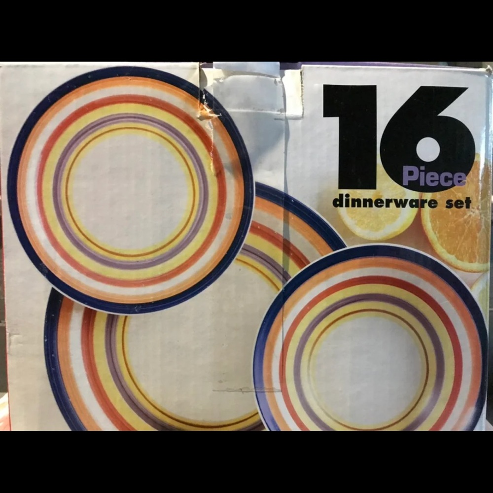 New 16 piece dinnerware set